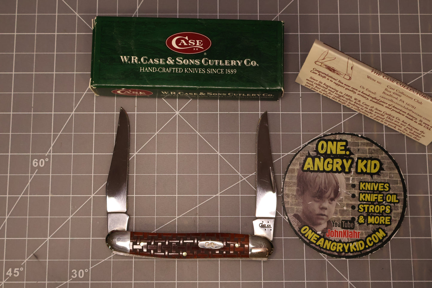 Case XX Muskrat Basket Weave Chestnut Bone #08939
